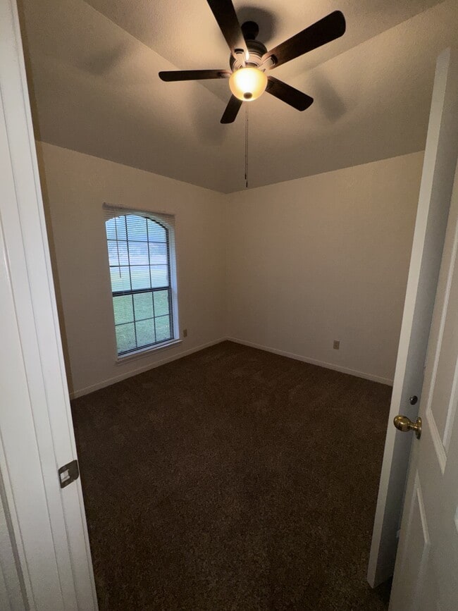 Building Photo - 1801 Thomas Ct