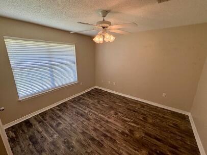 Building Photo - 3848 Mesa Rd
