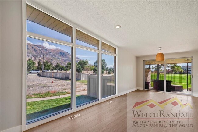 Building Photo - Beautifully Updated Single Family Home in ...