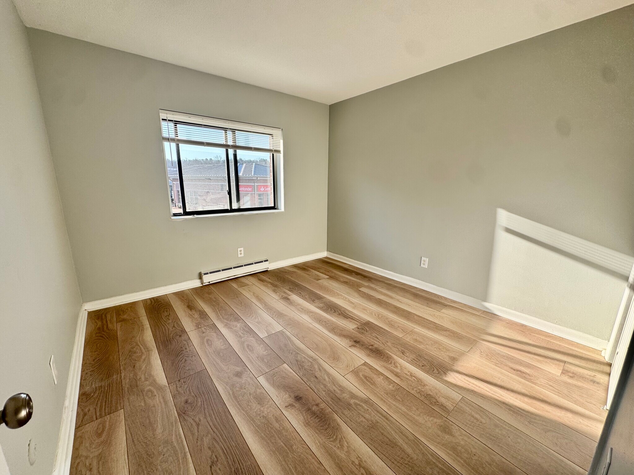 Building Photo - 837 River St