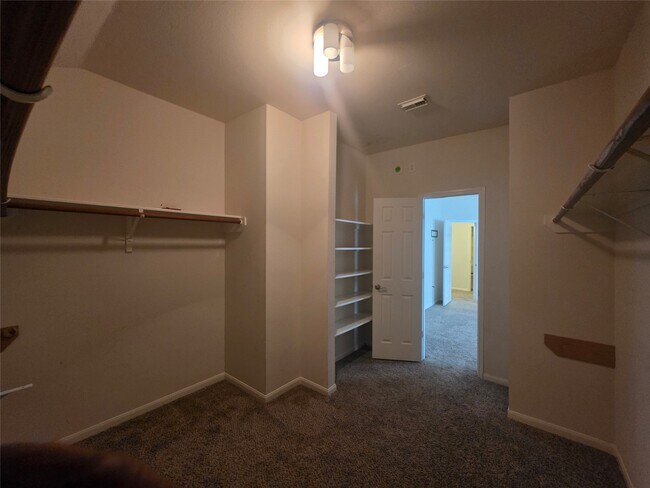 Building Photo - 2715 Riverhollow Ln