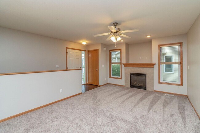 Building Photo - FULLY FENCED IN YARD!! 3 Bedroom, 2.5 Bathroom Home in Ankeny
