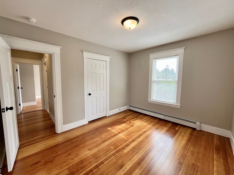 Building Photo - 86 Grove St