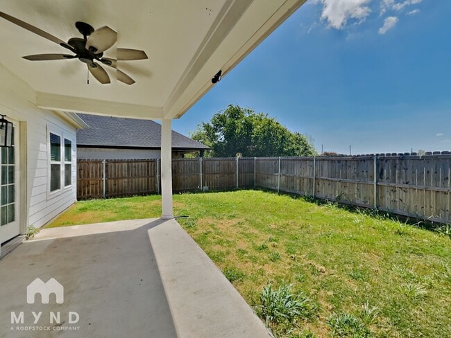 Building Photo - 2417 Creek Dr