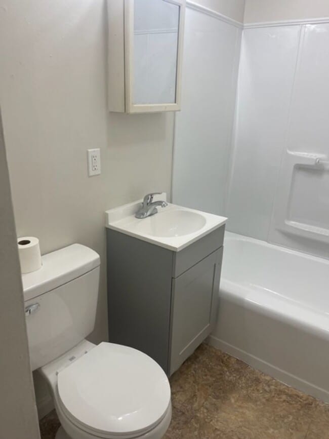 Building Photo - 3 bed, 1 bath in Tulsa!