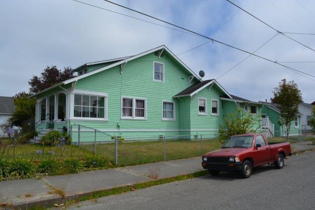 Building Photo - Beautiful, spacious Craftsman, Owner pays Yard Care, Laundry on site