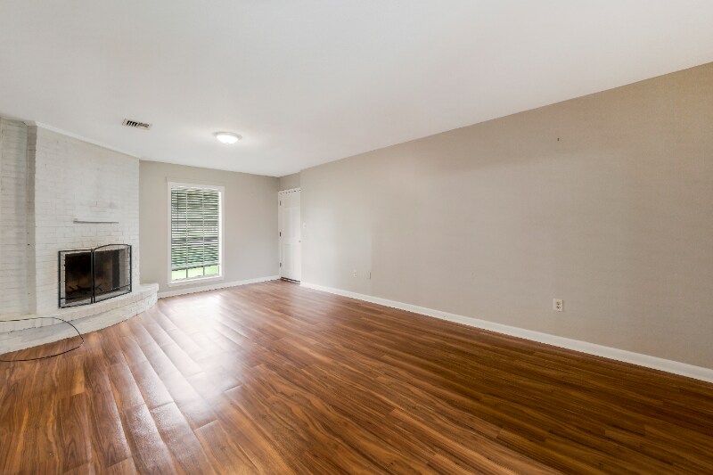 Building Photo - 130 Huggins Rd