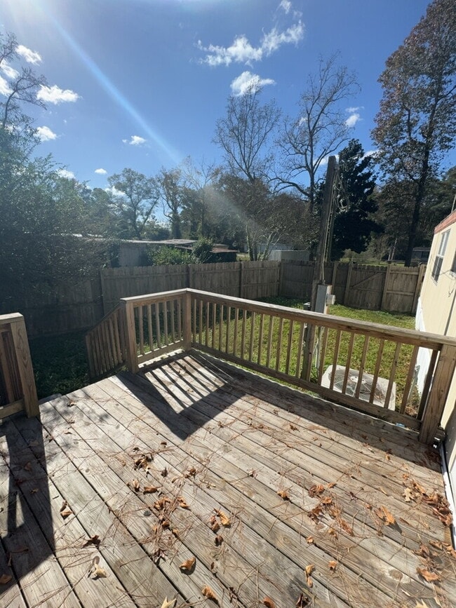 Building Photo - Cozy 2 Bedroom Mobile Home-141 Denise Drive