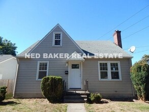 Building Photo - 1385 18th St NE
