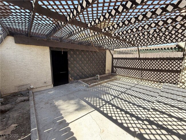 Building Photo - 3270 Liahona Way