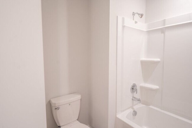 Building Photo - 142 Geranium Wy