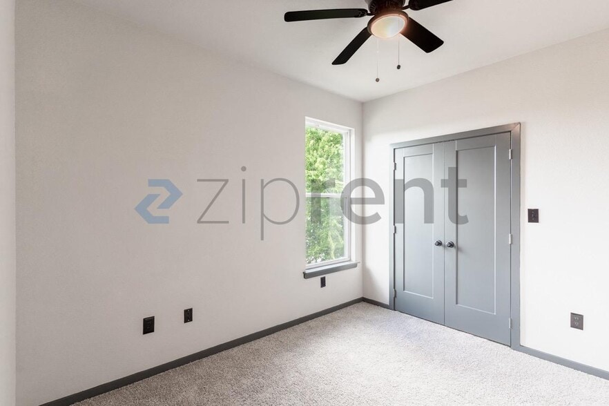 Building Photo - Unit A