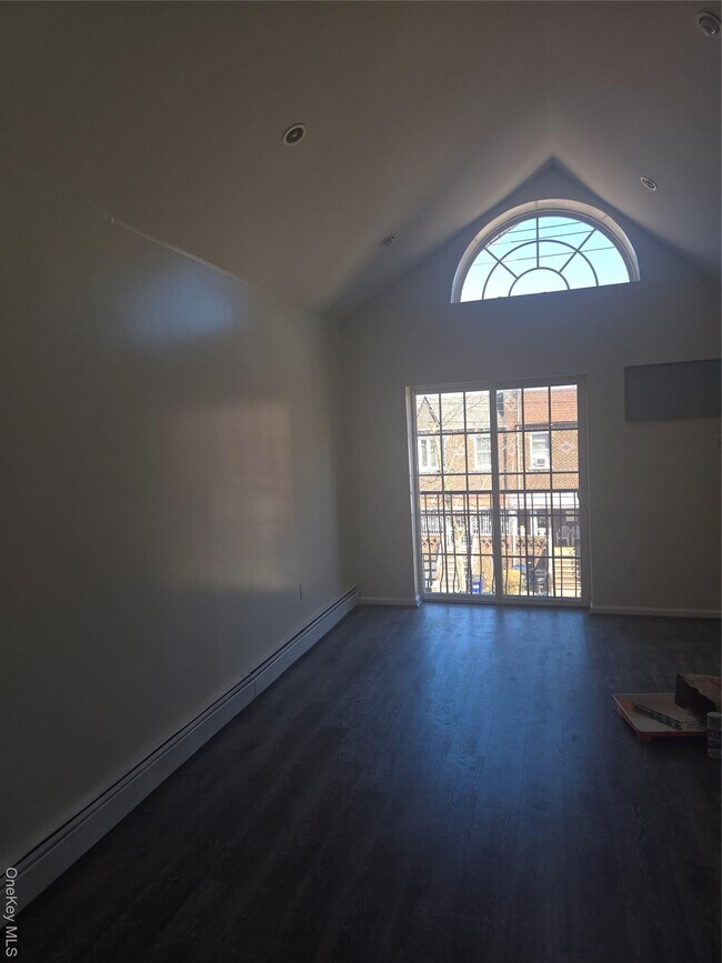 Building Photo - 404 E 54th St