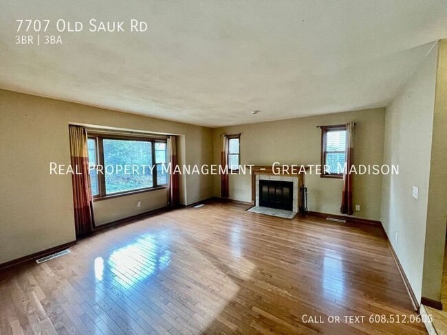 Building Photo - Spacious Split-Level Home on the Westside ...