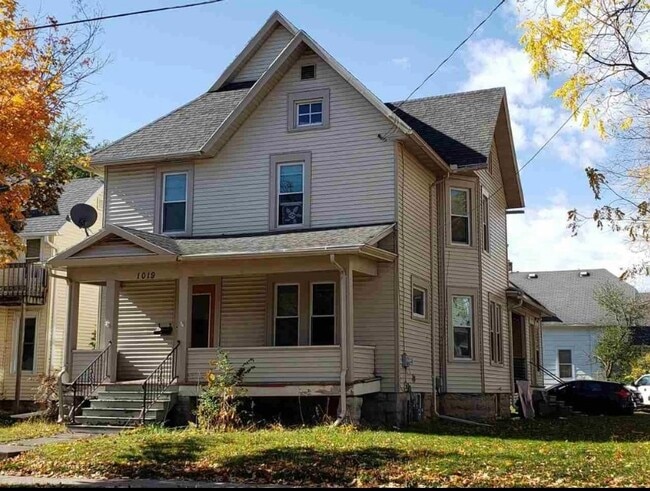 Primary Photo - 1019 Cherry St