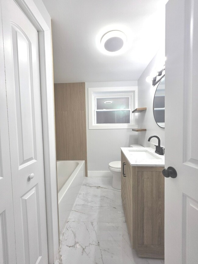 Building Photo - 1621 E 74th Pl