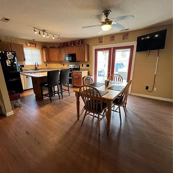 Building Photo - Earn Wealth While Leasing - Like a Homeown...