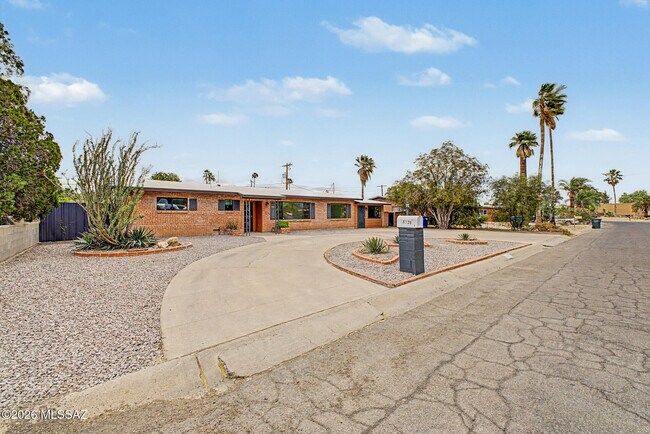 Building Photo - 5120 E Alberta Dr