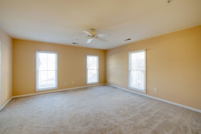 Building Photo - Luxury Townhome in the Heart of the Kentlands