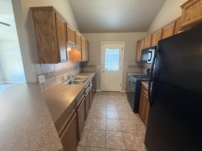 Building Photo - 4205 Cambridge Dr