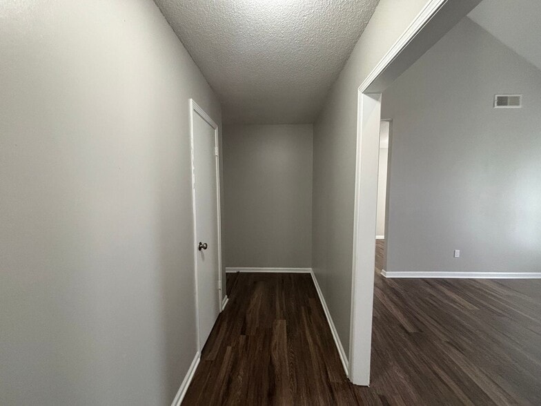 Building Photo - 5095 Corkwood Dr