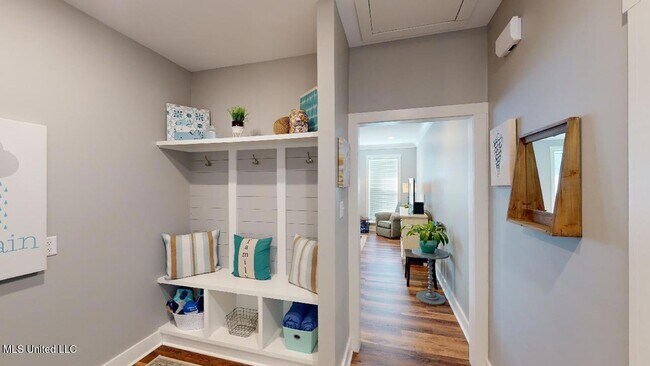 Building Photo - 1215 Ocean View Dr