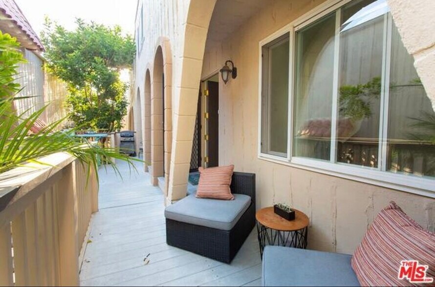Building Photo - 8025 Redlands St