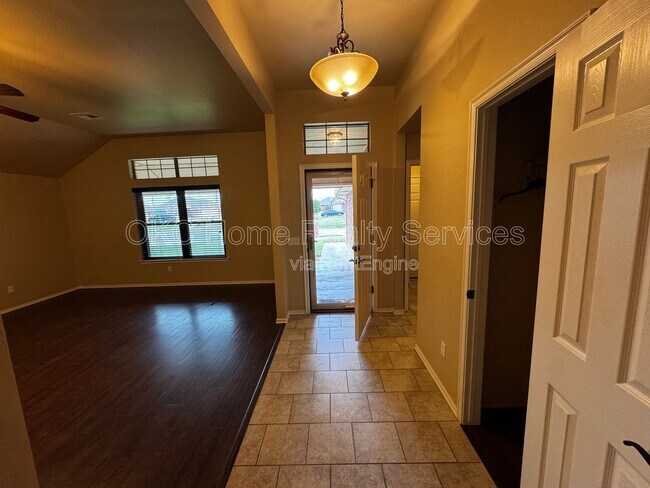 Building Photo - 8020 Kaden Rd