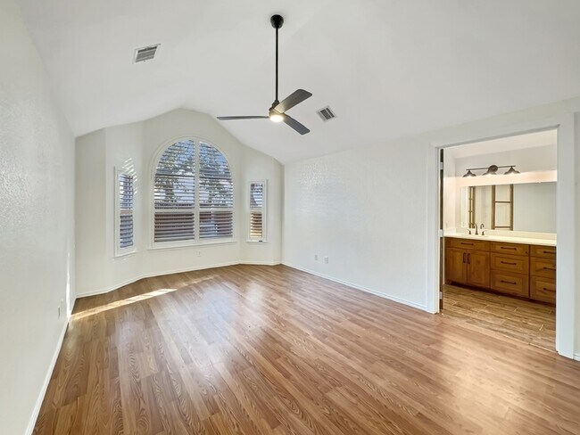 Building Photo - 5106 Ascot Pl