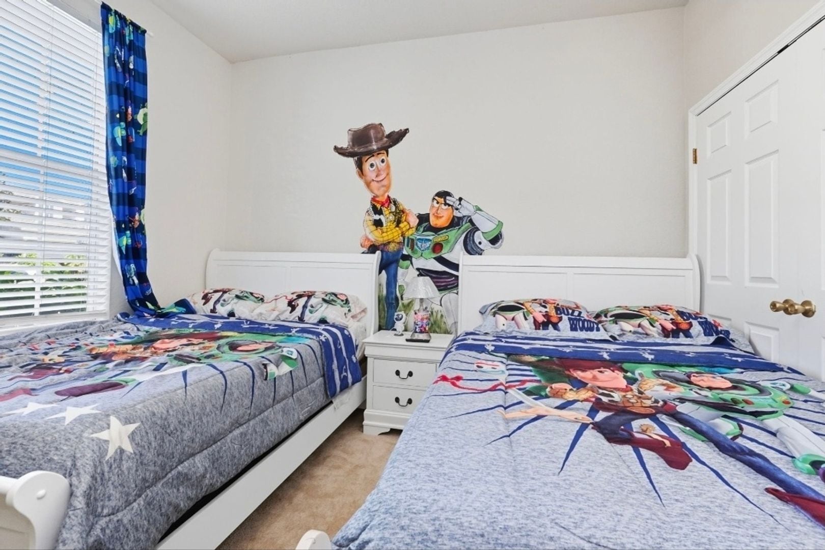 Building Photo - 4980 Castle St W