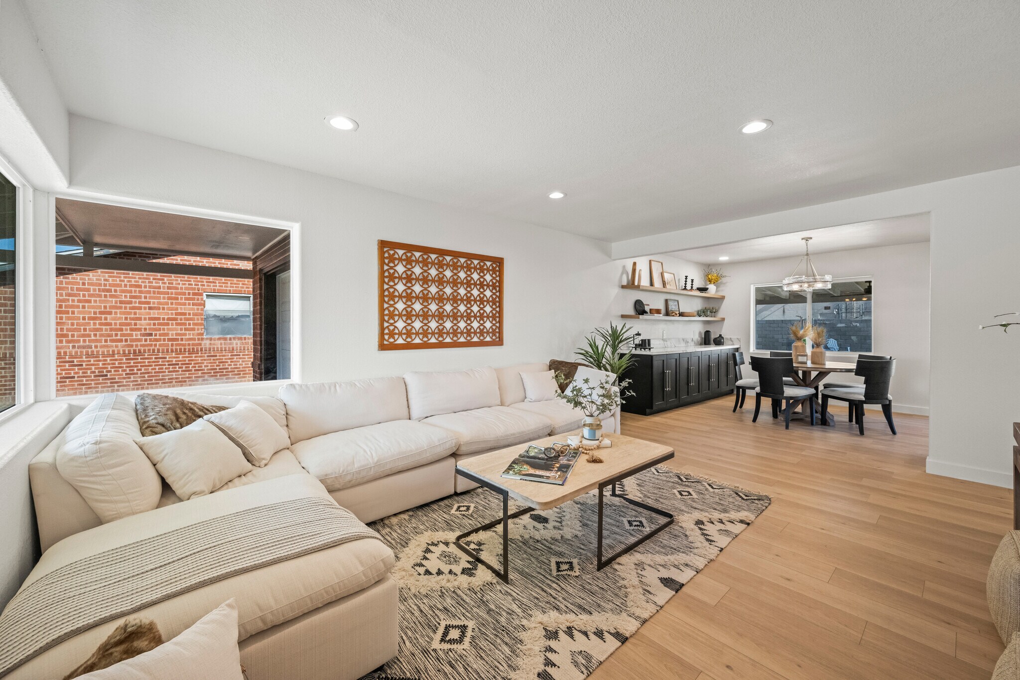 Living Room - 2225 E Monterosa St