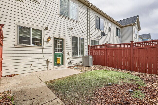 Building Photo - 2241 Valentia St