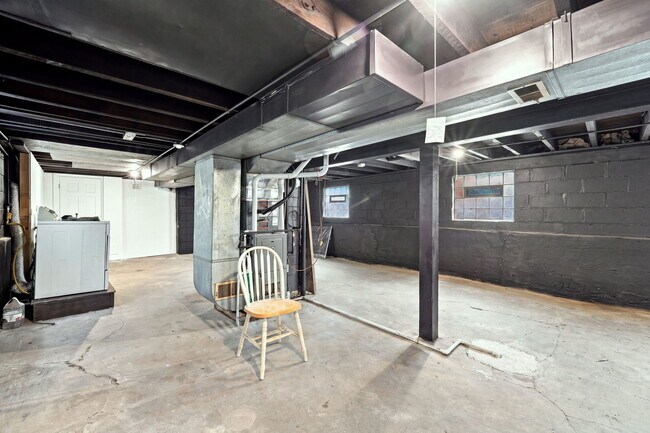 Building Photo - 310 E 138th St