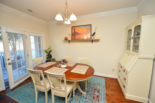 Building Photo - Clubhouse and pool community in the heart of Greenbrier!