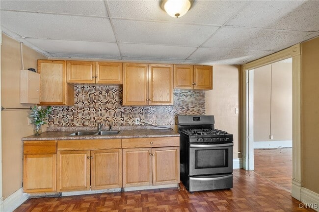 Building Photo - 319-25 N Salina St