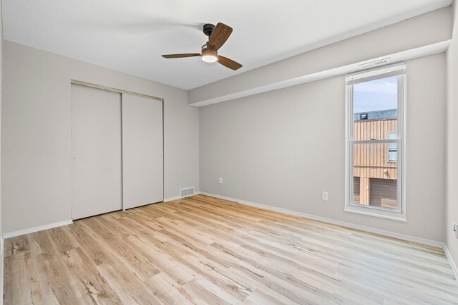 Building Photo - 33803 Electric Blvd