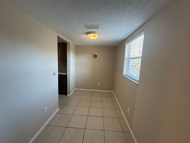 Building Photo - Cozy 1-Bedroom Apartment in Port Richey, F...