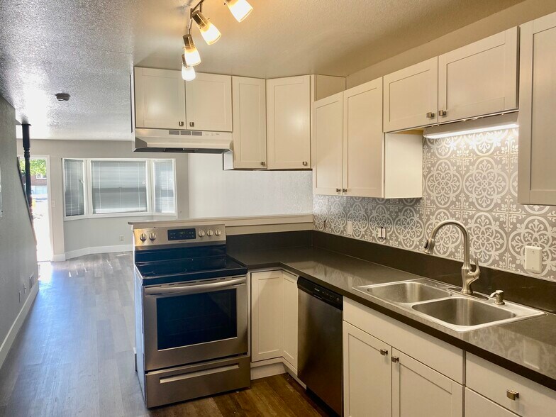 Building Photo - 922 Plumas St