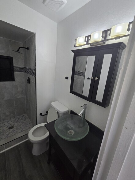 Building Photo - 1804 Kirby Ct NE