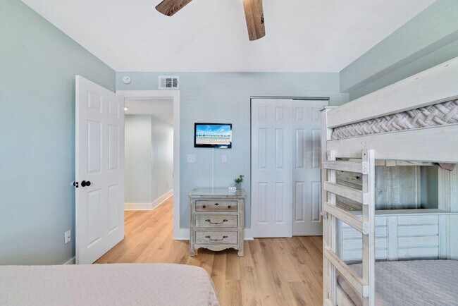 Building Photo - 409 E Beach Blvd