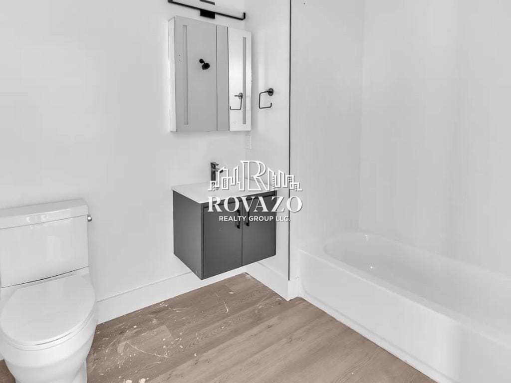 Building Photo - 39 Madison St