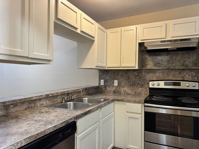 Building Photo - 16011 Echo Glen Dr