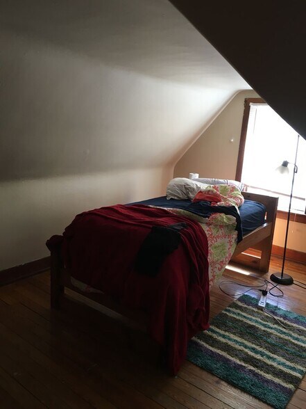 Building Photo - 2314 Ravine St