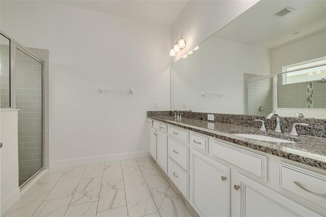 Building Photo - 7222 Paradiso Dr