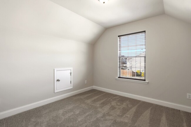 Building Photo - BEAUTIFUL single-Family home with $500 towards first month's rent- 2-Car Garage | Community Pool ...