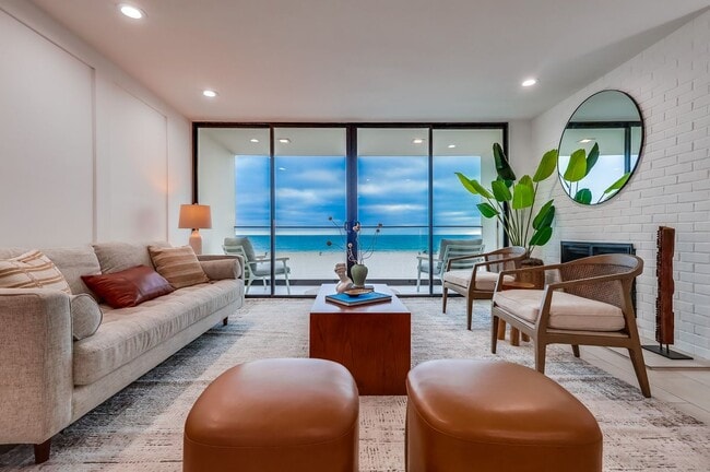 Building Photo - 1510 The Strand