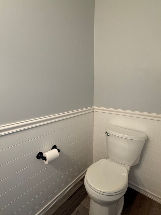 Building Photo - Townhome in Aston, PA