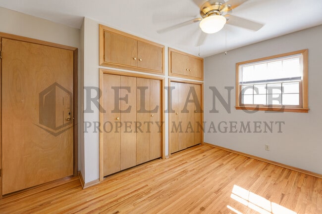 Building Photo - 935 N Valleyview St