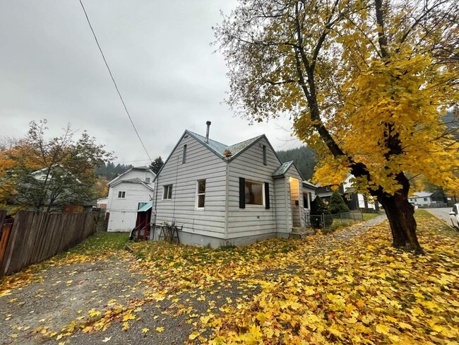 Building Photo - Cute, Centrally located House