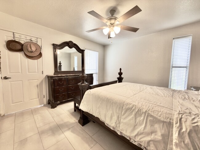 Building Photo - 15000 Ashford St